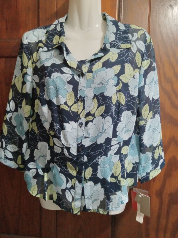 LADIES BLOUSE/ CROFT & BARROW/ MISSES SIZE SMALL / NEW WITH TAGS