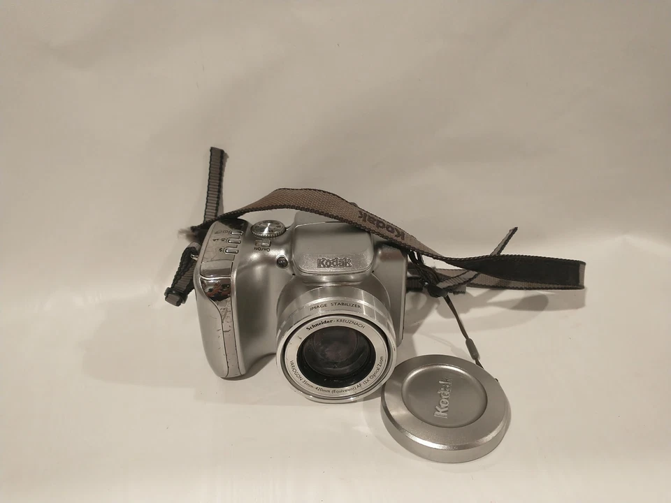 Kodak EasyShare Z612 6.1MP Digital Camera - Silver For Parts or To Fix - Image 4 of 4