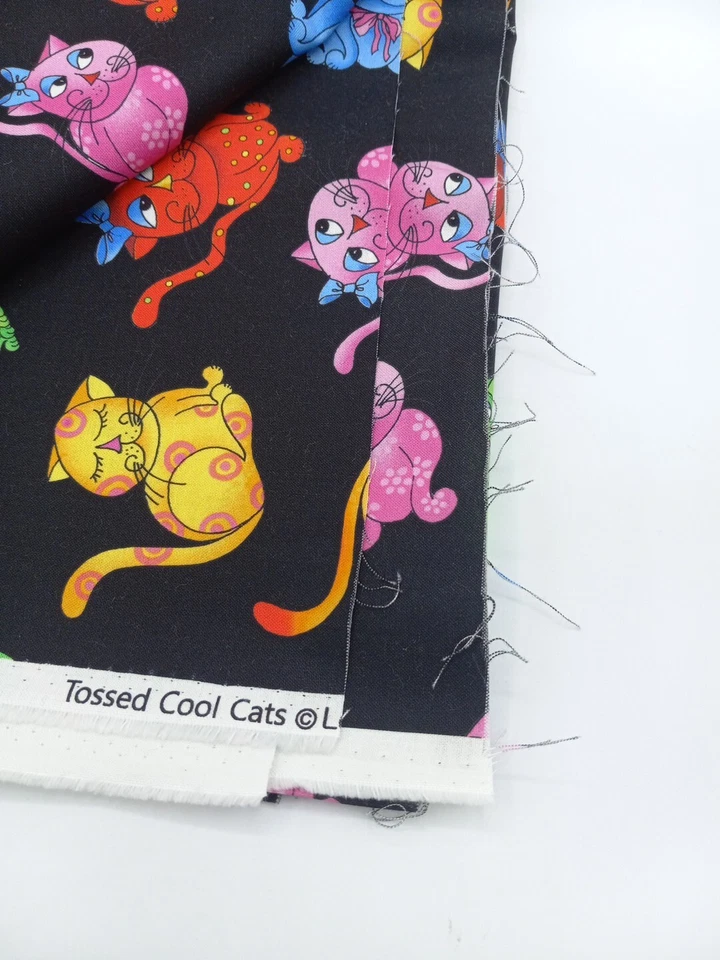 Tecido por Loralie Harris Designs gatos legais em relevo 38,5"L X 44"W preto/multicolorido - Imagem 4 de 4
