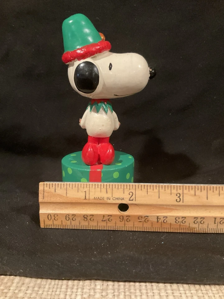 Juguete de baile con botón pulsador de madera Peanuts Christmas Snoopy 2005 de Coynes & Co Foto 3 de 4