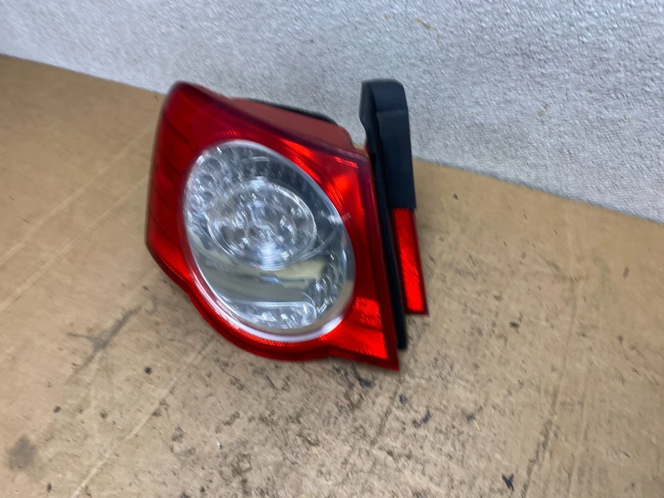 Левый задний фонарь со стороны водителя для седана Volkswagen Passat 2006–2010 годов от оригинального производителя T5000 DW - Изображение 2 из 4