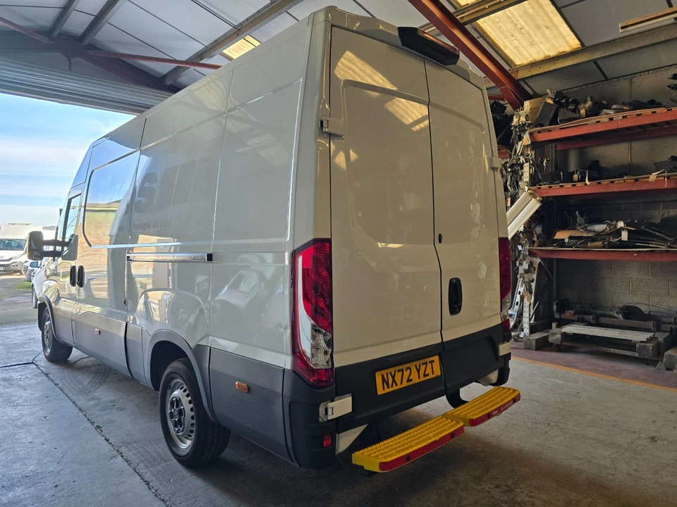 2022 Iveco Daily 35S14 Business Diesel 2.3 High Roof Service Van 3.5t Medium Wb - Image 3 of 4