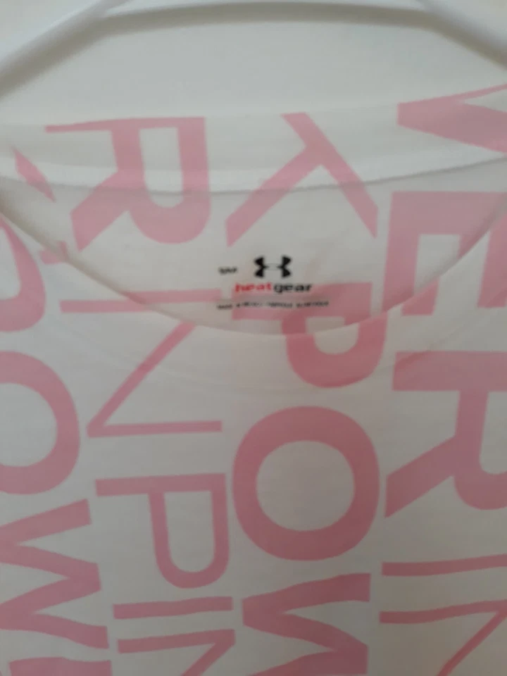 Mujeres Under Armour Pequeña Potencia en Rosa Camisa Cáncer de Mama Cinta Hechizo Mujer Foto 3 de 4