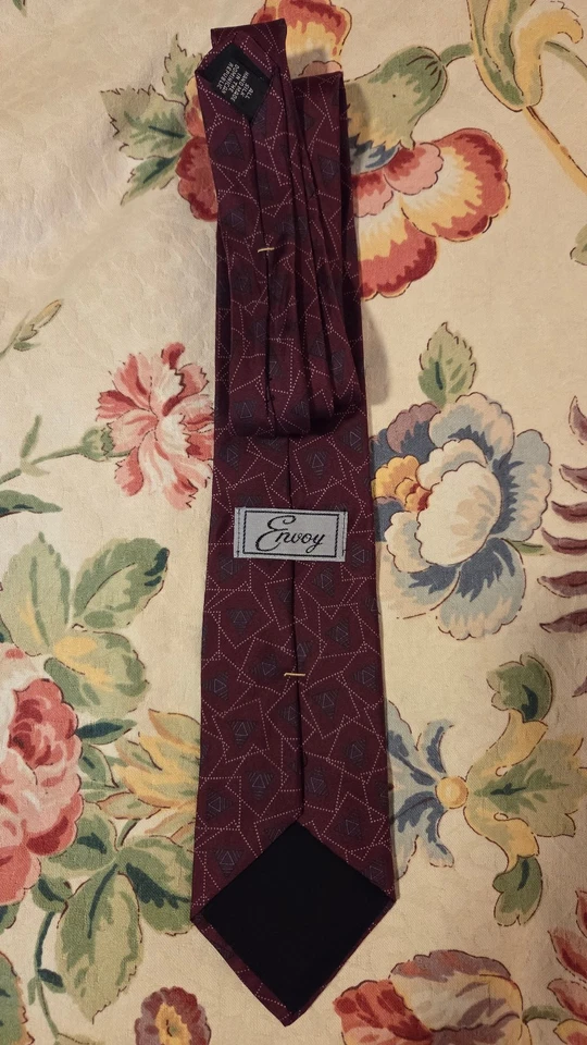 Corbata hecha a mano triángulo geométrico rojo enviado años 80 90 vintage 100 % seda Foto 2 de 4