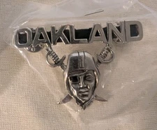 Oakland Raiders Dangling Logo Pin (NOS)