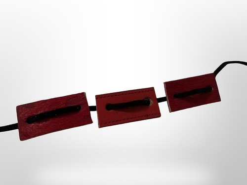 Bracciale Artigianale Rettangolare Pelle Rossa Cordoncino Nero 7-7,5” Polso Firmato - Foto 1 di 7