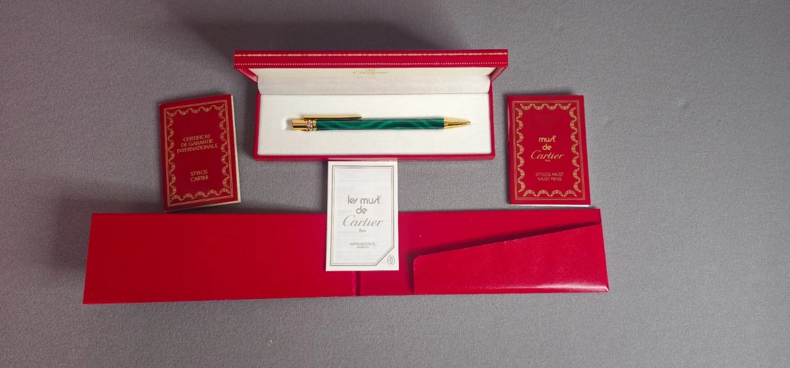Cartier — Cartier Must De Cartier Ballpoint Pen  Green Malachite 404  in Box with Papers