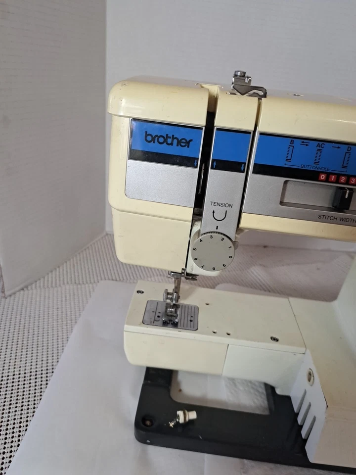 Máquina de coser Brother VX847 de colección funciona pero para piezas o reparación, sin pedal Foto 3 de 4