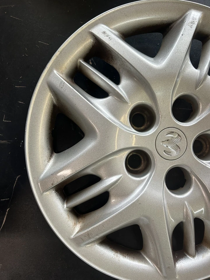 Cubierta de rueda tapacubos Dodge Caravan 2001-2005 15" OEM. 04766971AA Foto 4 de 4