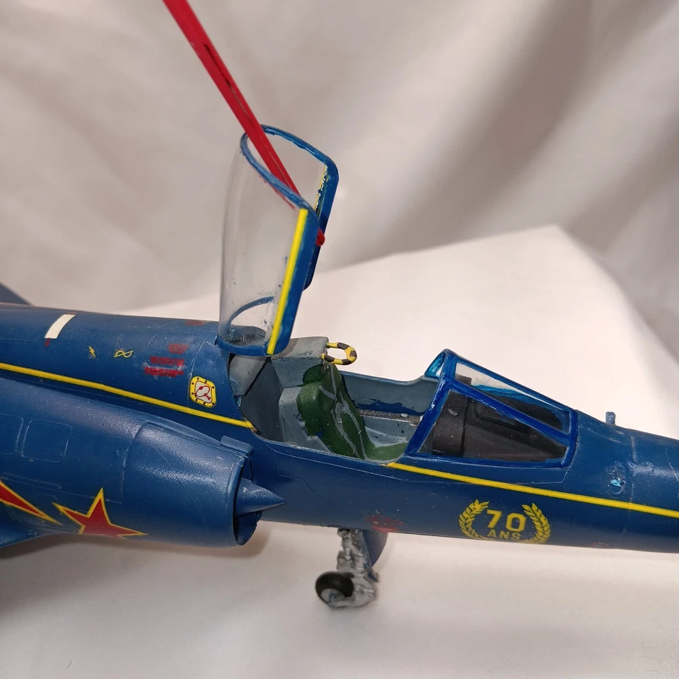 Built Revell 1/32 Mirage 5 Ba Blue Thunder 70th Anniv Belgian 2 SQN Rough Looker - Image 4 of 4