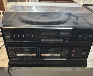 Sanyo GXT-747 AM/FM Stereo Dual Cassette Turntable,Radio-Tested-Everything Works