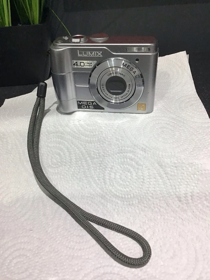 Panasonic Lumix DMC-LC70 4.0MP Digital Camera Silver Boxed Memory Card Etc, photo 3 of 5