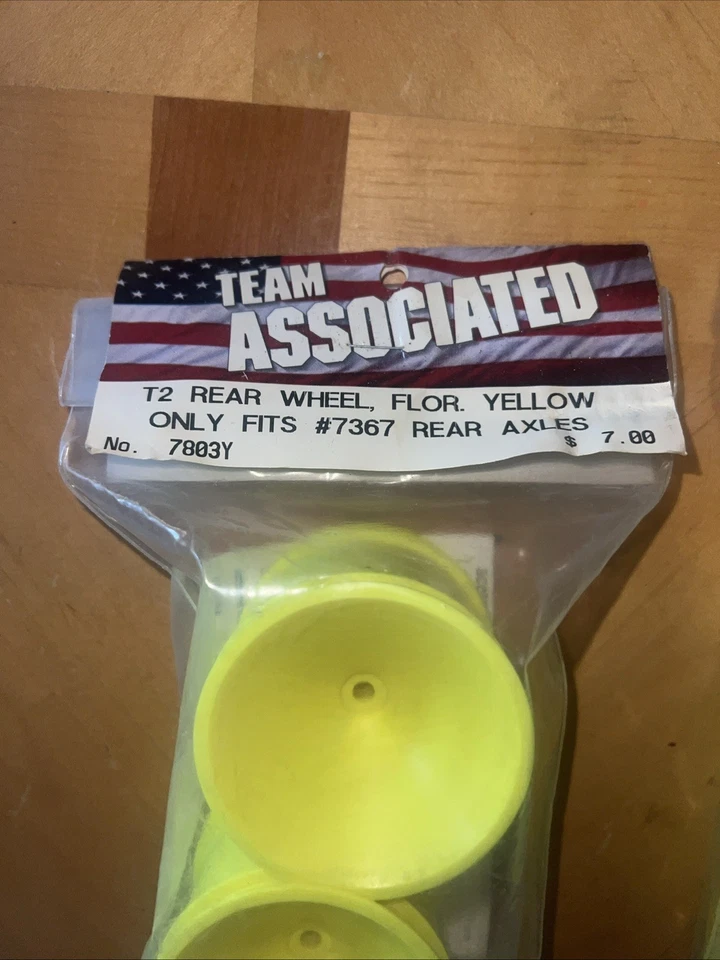 Team Associated  2.2 Truck Wheels 7842Y 7803y Front And Rear Wheels Rims Yellow - Image 2 of 4
