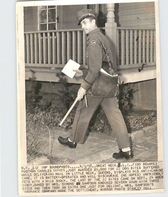 QUEENS NY POST MAN Awarded $ For Most DOG BITES Vintage 1958 Press Photo