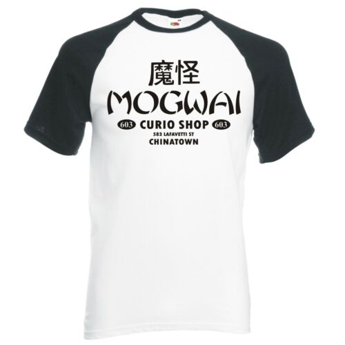 Inspiré Par Gremlins " Mogwai Curio Magasin " Raglan Baseball T-Shirt - Picture 1 of 7