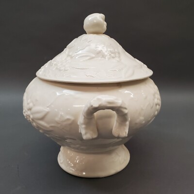 Vintage White Ceramic Soup Tureen With Lid and Ladle Japan Akron