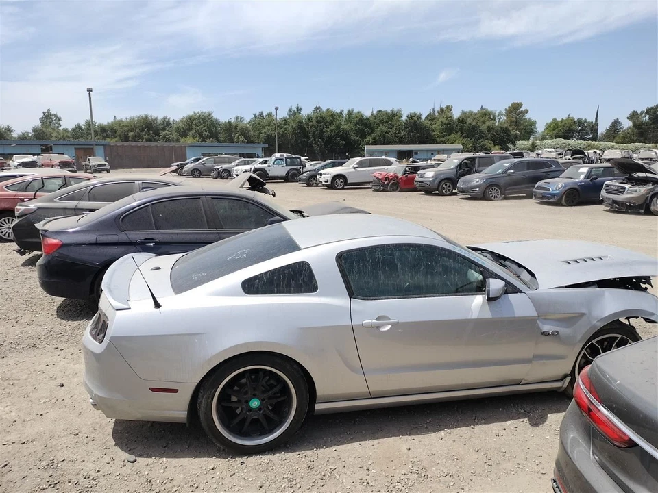 Bote de carbón 9R3Z9C985C 2013 Ford Mustang Foto 4 de 4
