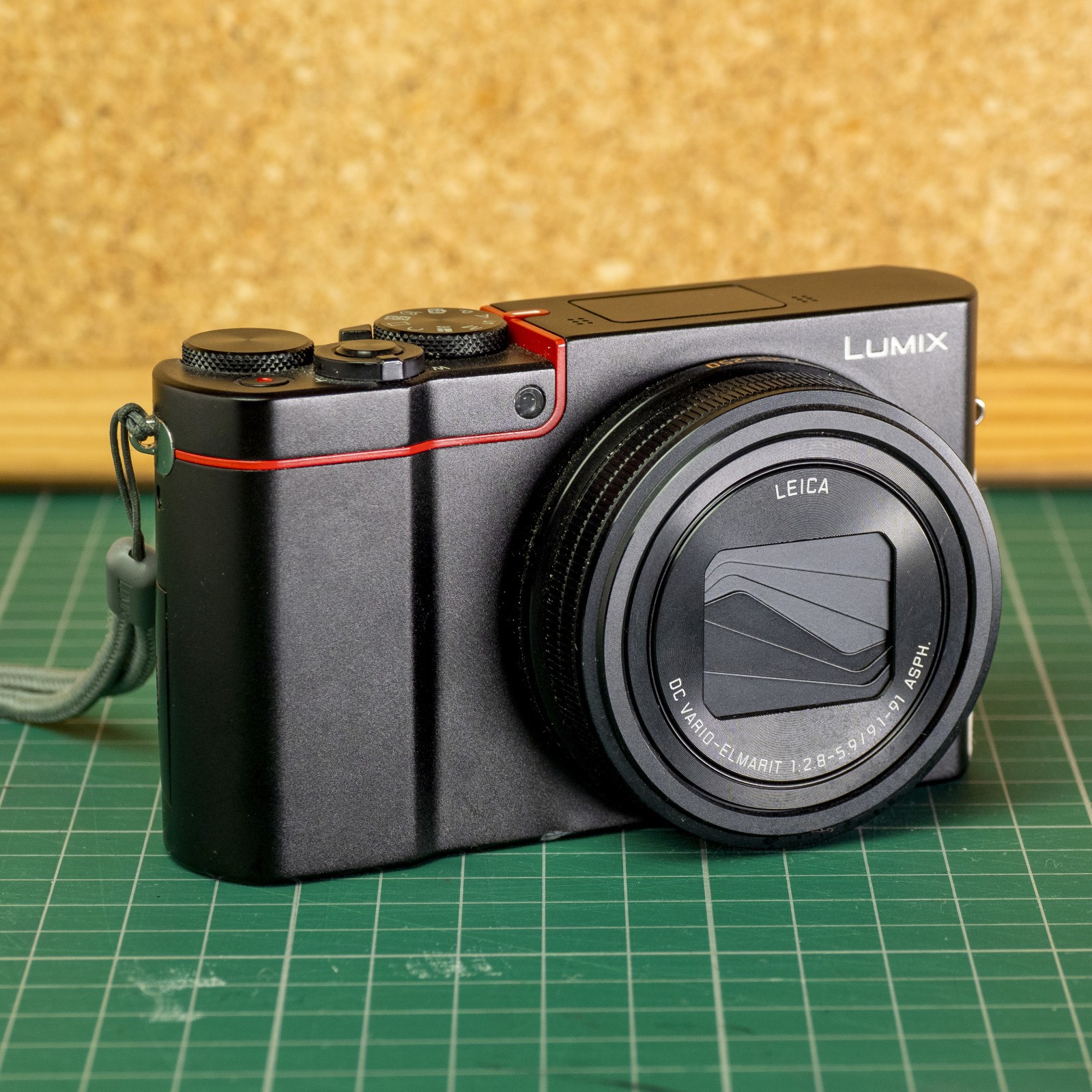 LUMIX TZ100 20.1MP Digital Compact Camera & Travel Case, 2 Batteries *READ*