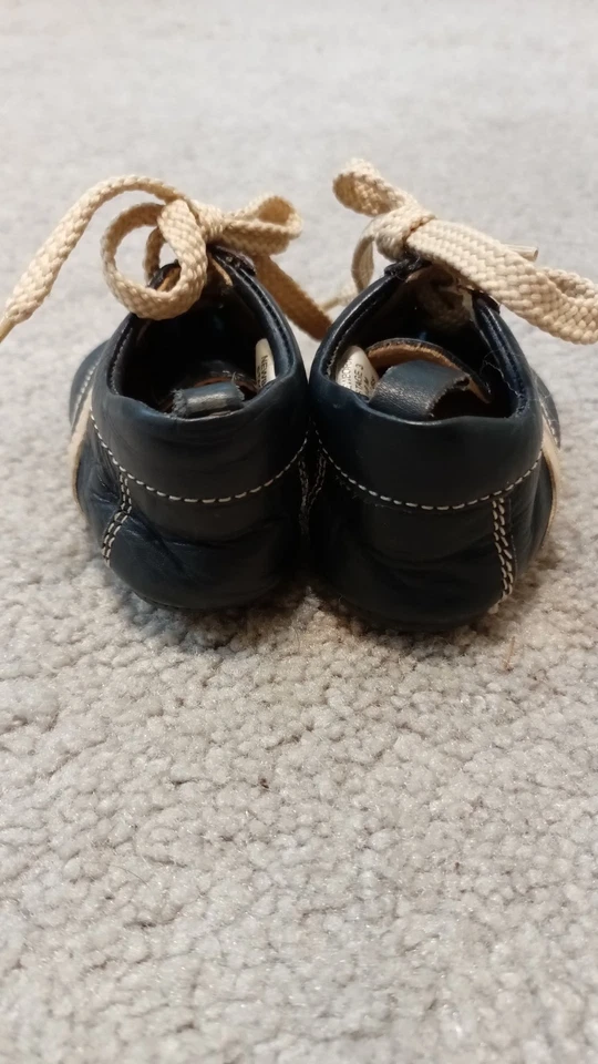 Zapatos con corbata Baby Gap recién nacido azul/bronceado 3-6 meses 12-17 lb. Foto 3 de 4