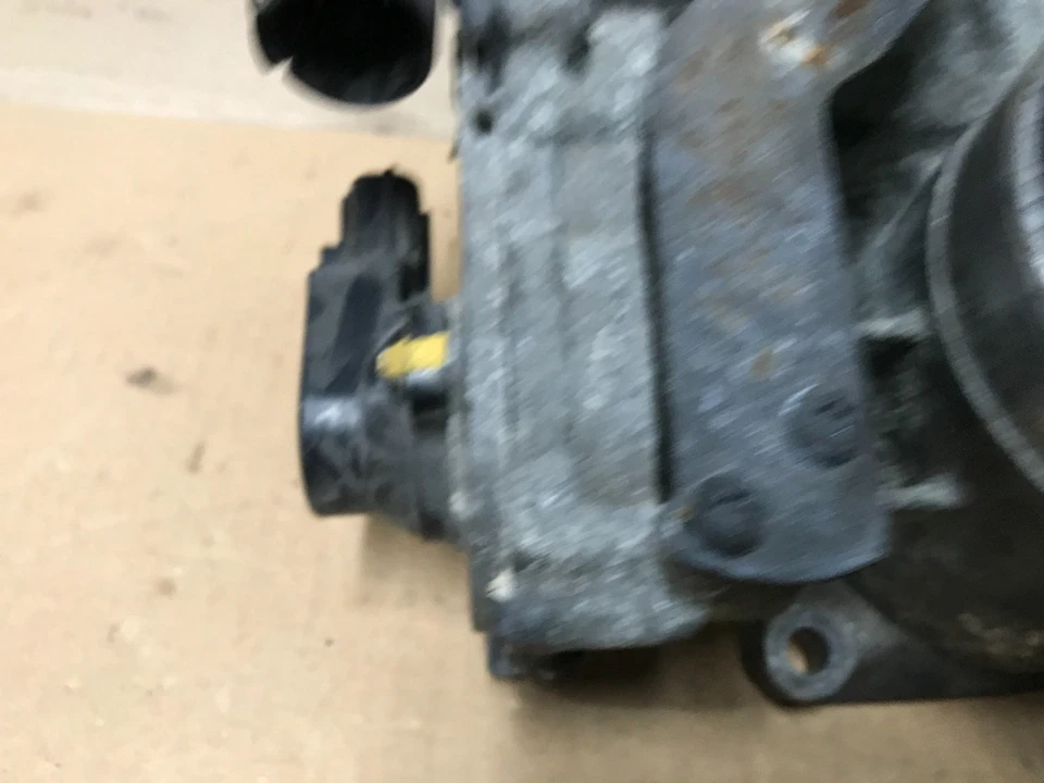 CARCASA CARROCERÍA ACELERADOR GASOLINA JAGUAR XKR 4.0 1998 1999 2000 2001 2002 - 2005 D740 Foto 4 de 4