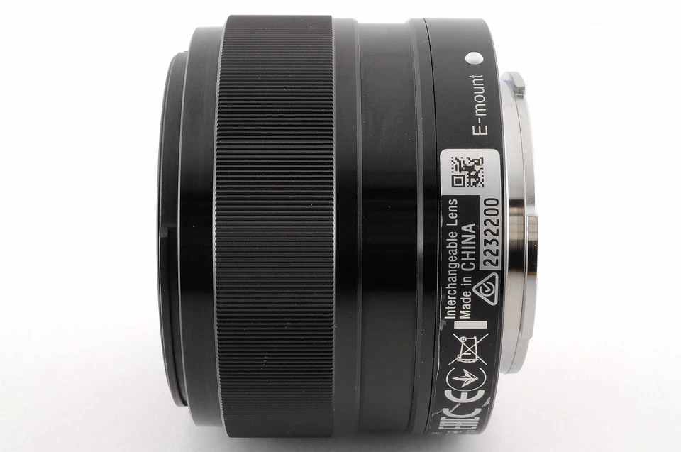 SONY 35mm F/1.8 OSS Lens SEL35F18 for SONY E Mount w/Hood -Near Mint- - Image 3 of 4