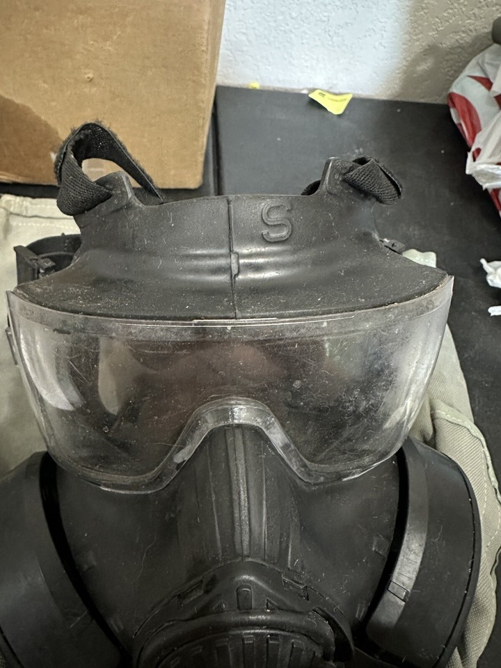 avon-m50-gas-mask-w-carry-bag-u-s-military-law-enforcement-size