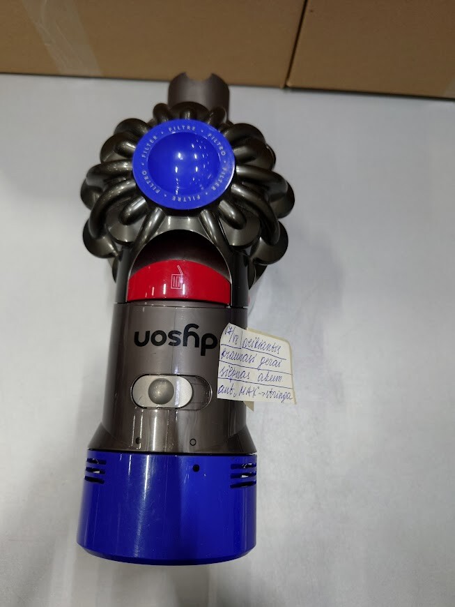 Dyson V7/V8 Vacuum - Used, Weak Battery, No Accessories