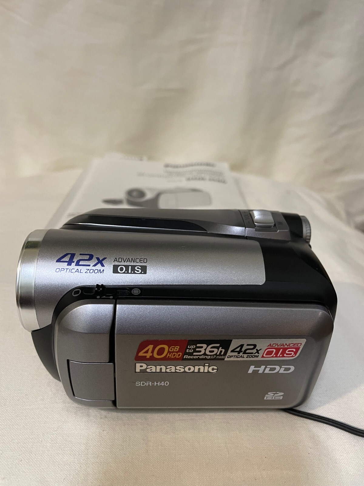 Videocamera Panasonic SDRH40 Silber, 42x Optical Zoom, 40GB HDD, SD