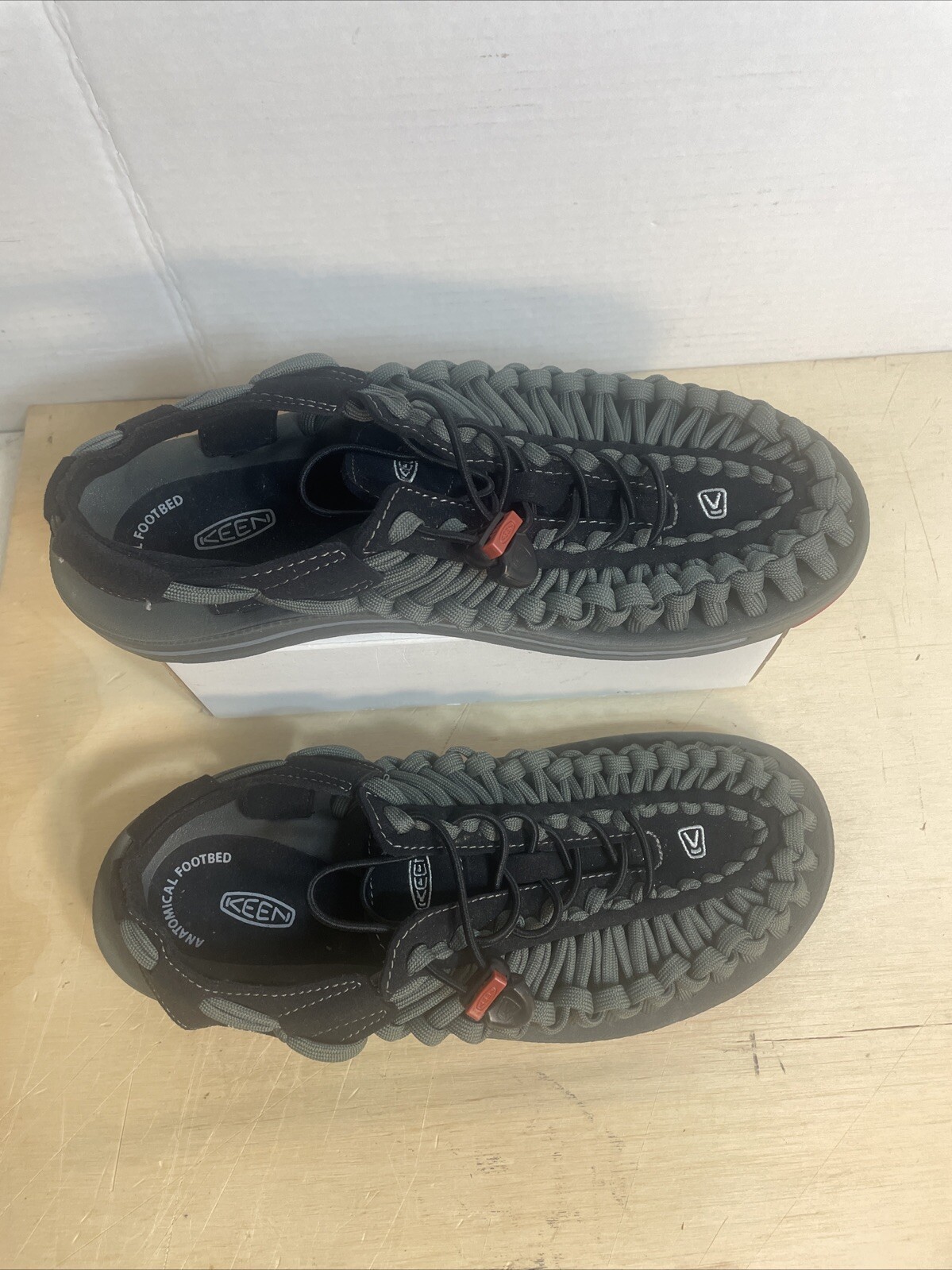 KEEN Uneek Sneaker Water Kayak Sandalo Uomo 8 Tessuto Bungee Cord Grigio BELLO!