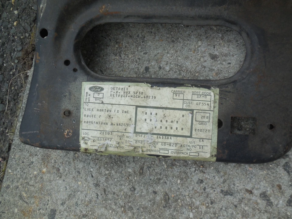 Soporte radiador Ford Pinto 1975-1980 nuevo de lote original D5FZ-16138-A Foto 3 de 3