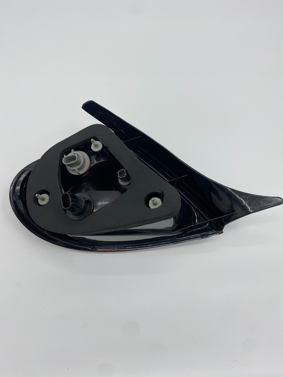 リアノーンライドライン FR OEM Mopar RH Tail Light European Chrysler Neon 2000-2005 5288528AL