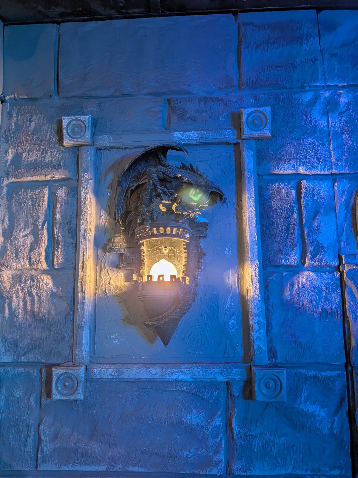 Dragon Themed Wall Sconce Light! Brand New In The Box!