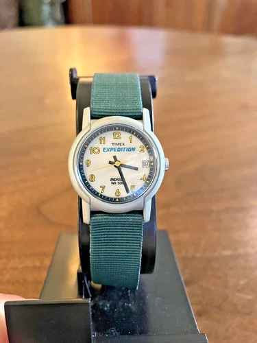 Vintage Timex Expedition Indiglo WR 50m 24 MM Original Green Band, backlight wrk