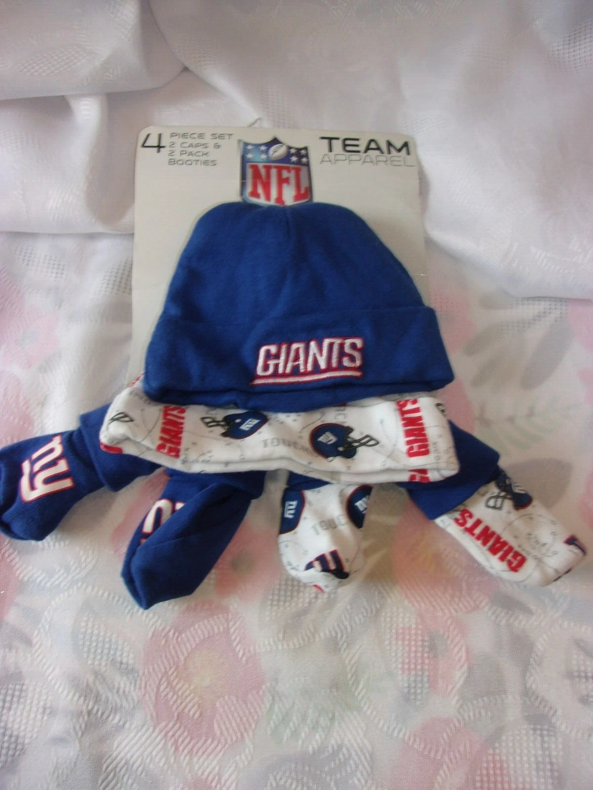 NFL TEAM APPAREL-SIZE 0-6M GIANTS 2 CAPS /2 BOOTIES FOR UNISEX BABIES