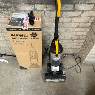 Eureka DashSprint Anti-Tangle Bodenstaubsauger, Modell UEU610