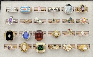 VTG Lot 25 Costume Jewelry Rings Gold Silver Tone Gems 15 Signed Avon