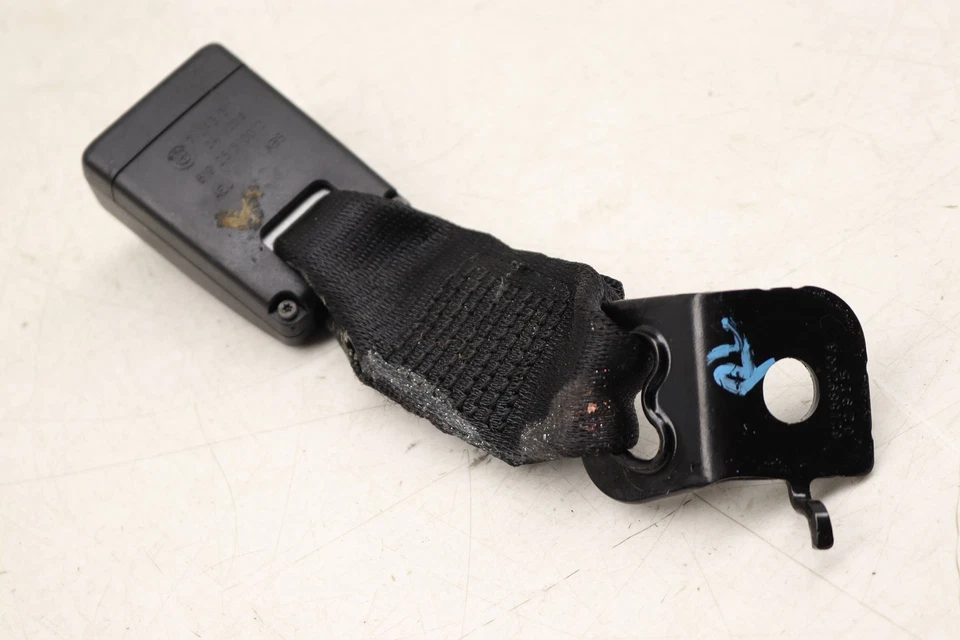 BMW 330I 2016-2018 - Hebilla/receptor del cinturón de seguridad trasero 7243311 Foto 2 de 4