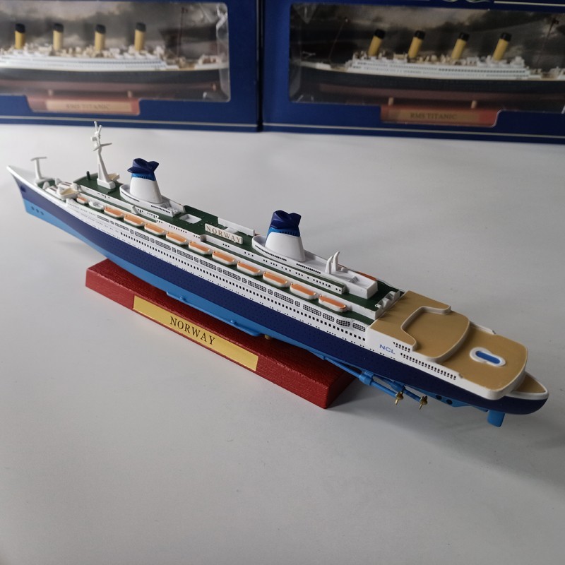 1:1250 Alloy Diecast Cruise Ship Model SS NORWAY Ocean Liner
