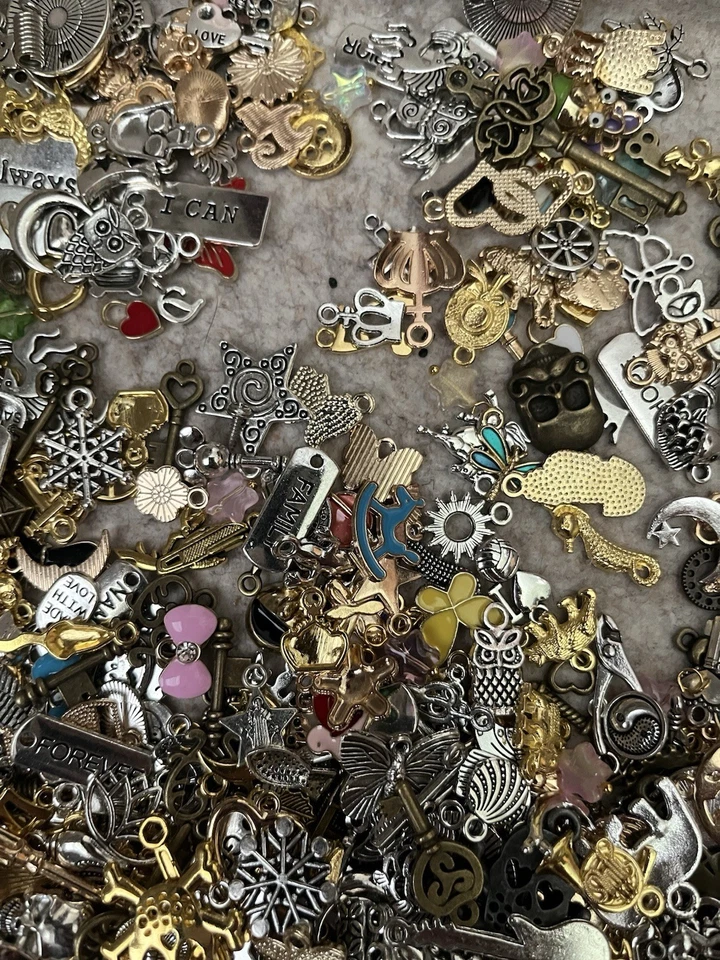 Lote de 80 DIJES ALEATORIOS Mezcla Estilo Variado Joyería Hacer Pulsera Cuchara de la Suerte Foto 4 de 4