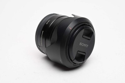 Sony 35mm f1.8 SEL35F18 wide angle E-mount lens, caps, hood, Great!