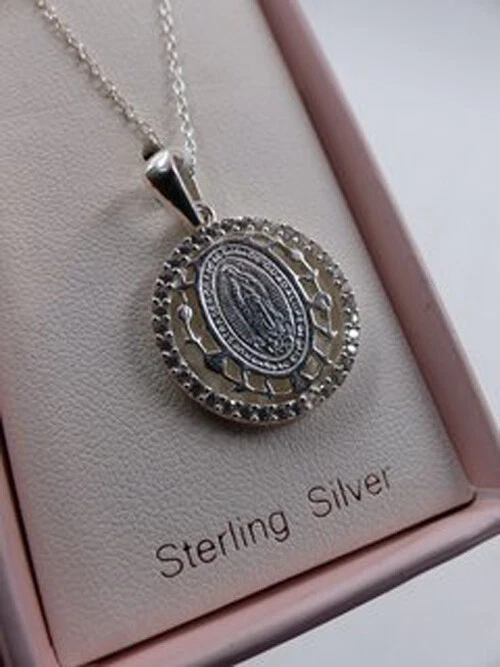 MORICCI MARY MOTHER OF CHRIST PRAYING OVAL STERLING SLIVER PENDANT
