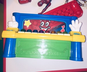 kids toy piano