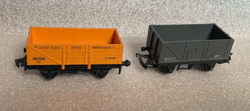 Hornby Dublo 4660 UGB Sand Wagon & Tri-ang W1005 12T Coal Wagon calibre OO | Zustand: Used