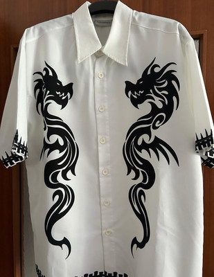 CLOCKHOUSE Herren Kurzarmhemd, Größe M, weiß-schwarz, Drachen-Druckgrafik