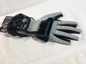 1989 Original Nintendo NES Power Glove 99% complete Missing The 4 Round Stickers