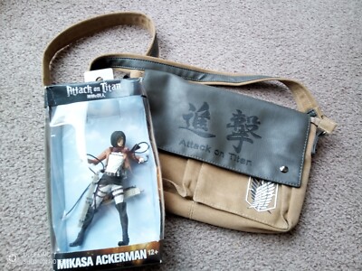 Attack On Titan - Mikasa Ackerman Figur mit kleiner Umhängetasche