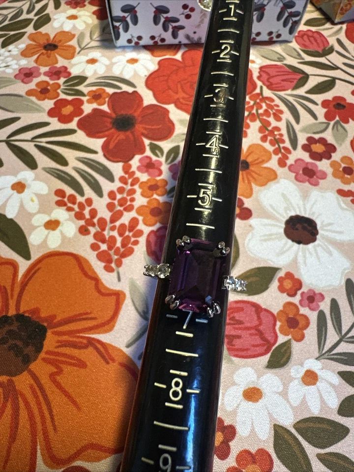 Joyas fragantes 2022 vacaciones satinado púrpura corte esmeralda nuevo sin etiquetas talla 6 Foto 2 de 4