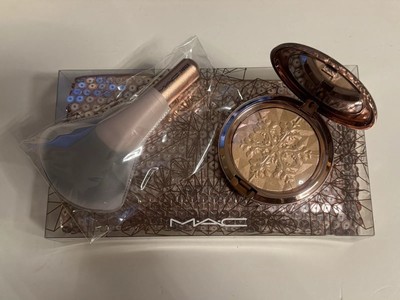 MAC  Whisper Of Gilt  Set mit Pinsel, Highlighter, Tasche NEU