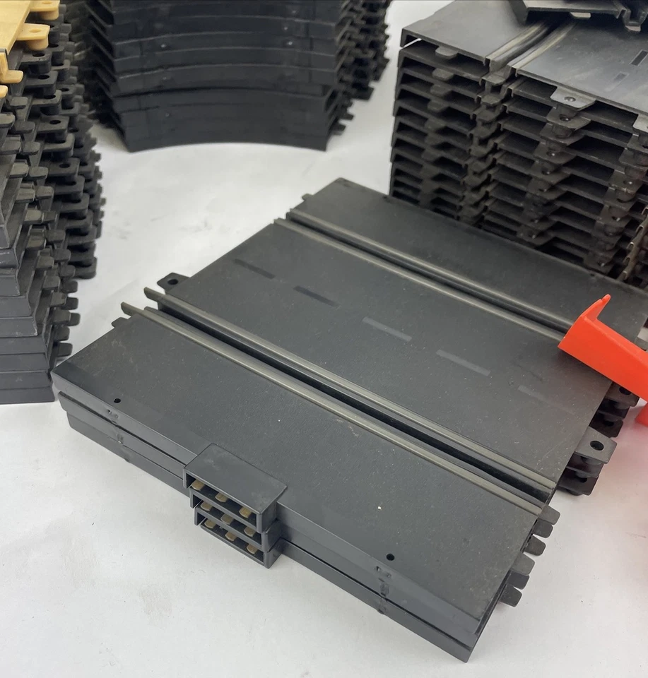 Vintage 1960's Eldon Hawthorne 1/32 Slot Car Track LOT Of 102 Pieces -Smoke Free - Image 3 of 4