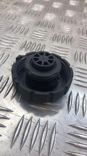 Coolant expansion tank cap